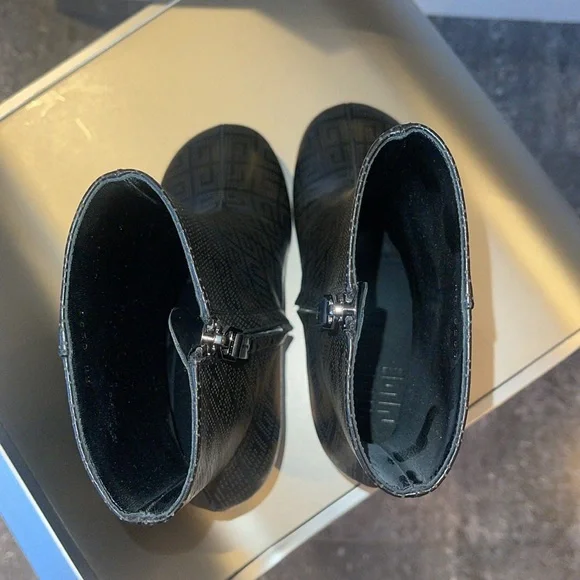 NIB GIVENCHY G CUBE BLACK ANKLE BOOTS. 39 - Picture 6 of 11